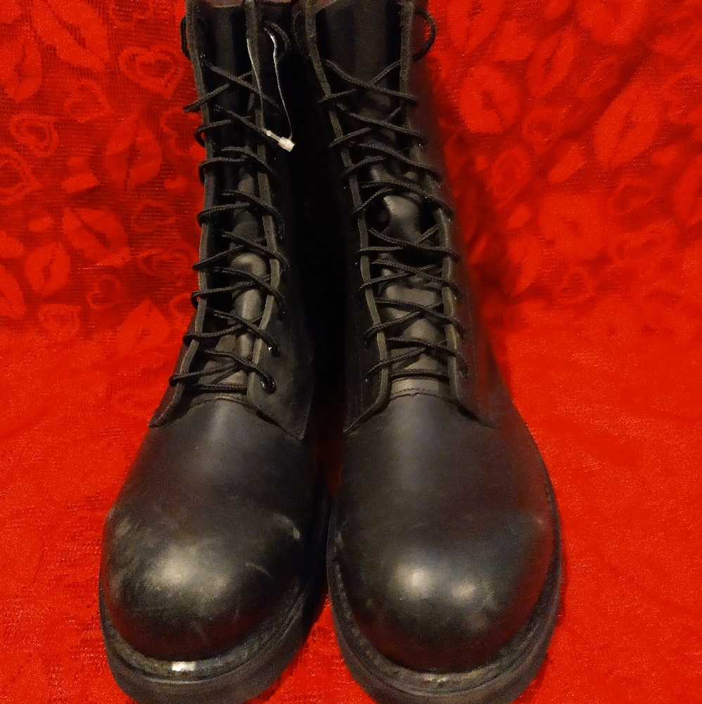 Vibram black steel toe leather boots